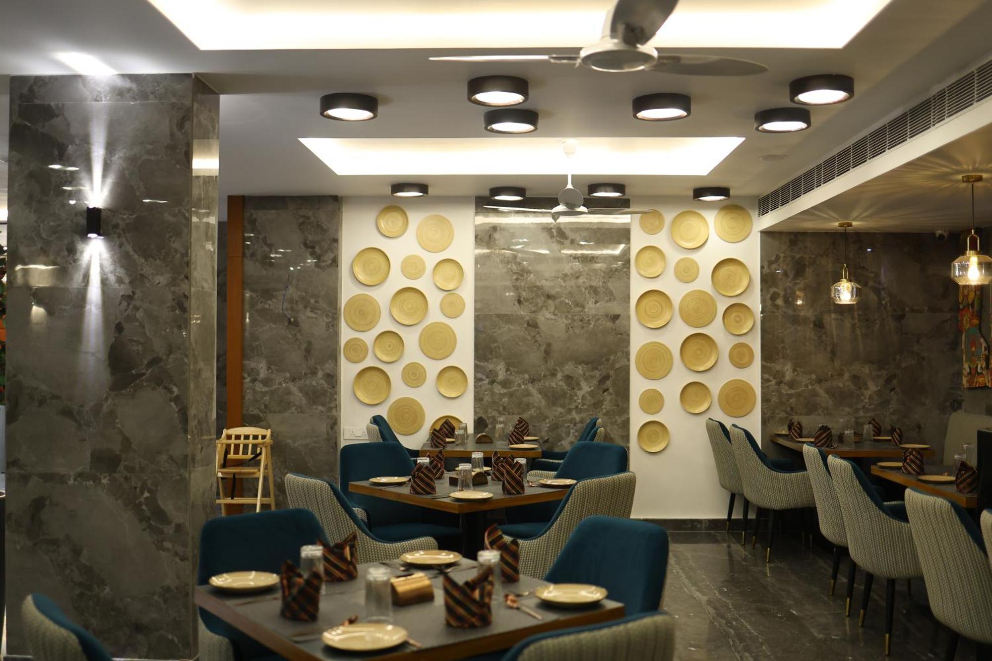 The Oaks Elite Hotel Гулбарга Екстериор снимка